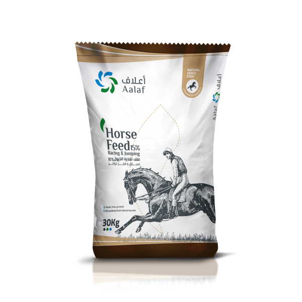 15% protein growth and conditioning feed supporting topline development, overall vitality, digestible fibers, and essential amino acids — علف بنسبة بروتين 15٪ مثالي للنمو أو تحسين اللياقة، يدعم تطوير الـTopline والحيوية العامة مع ألياف سهلة الهضم وأحماض أمينية أساسية